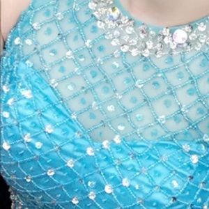 Beautiful 2 piece prom dress. Size 1-2